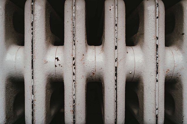 «Ребёнок в двух кофтах»: екатеринбуржцы пожаловались на отключение отопления во время морозов