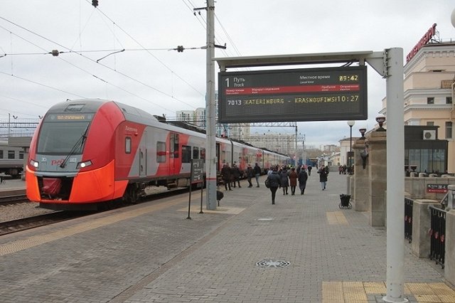 «Невозможно было находиться»: между Челябинском и Екатеринбургом на жаре сломалась электричка