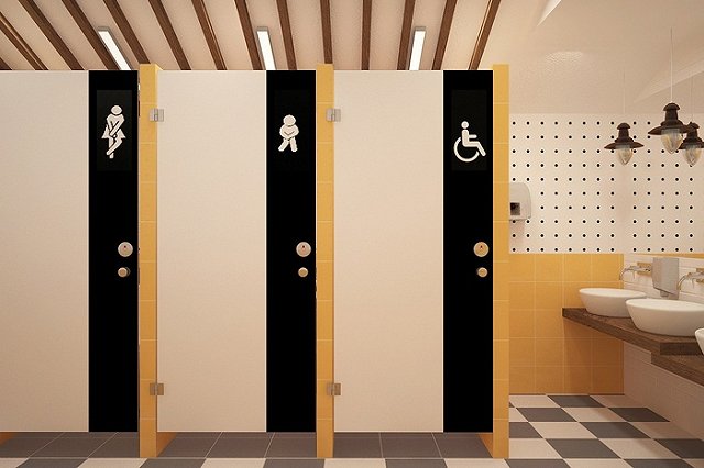 В екатеринбургской гимназии из женского туалета убрали все двери кабинок