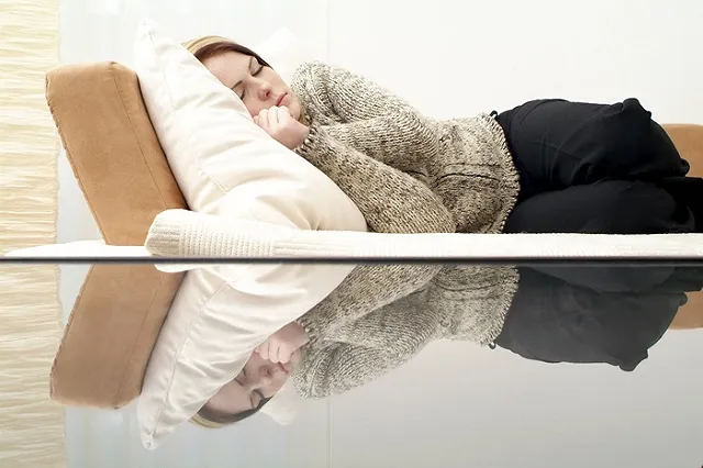 Эксперты призывают официально ввести на работе «тихий час»