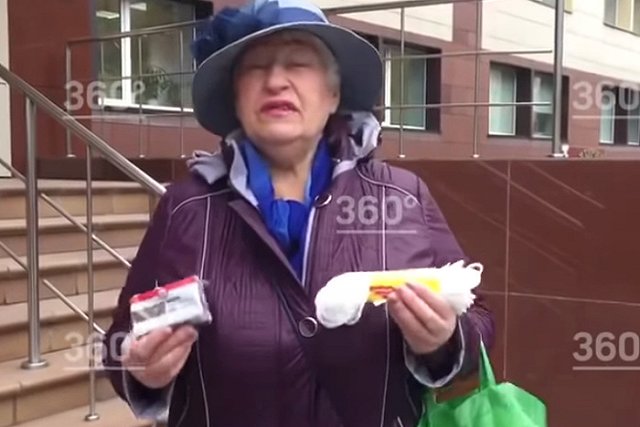 Старушка на прибавку к пенсии подарила министру мыло и веревку