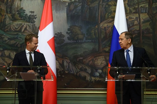 Глава МИД Дании, стоя рядом с Лавровым, анонсировал санкции из-за Навального