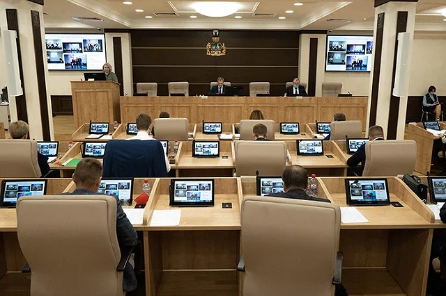 Депутаты подрались в думе свердловского города