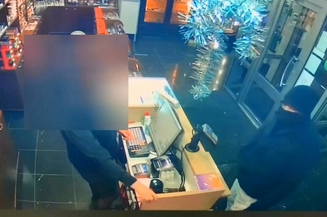 Полицейские задержали грабителя, напавшего на Сбербанк в центре Екатеринбурга