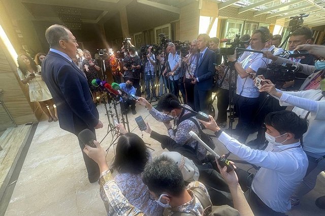 Захарова рассказала, чем на встрече глав МИД G20 заняты западные СМИ