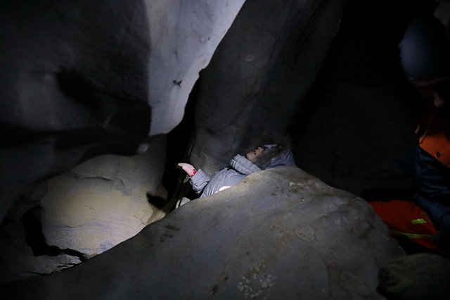 На Урале из пещеры достали парня и девушку