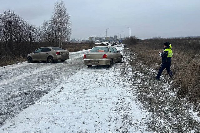 Четырехлетний ребенок пострадал в ДТП между двумя легковушками в Екатеринбурге