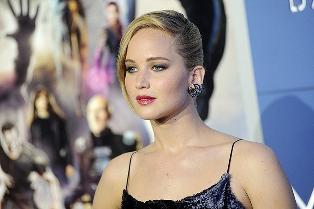 Дженнифер Лоуренс рассталась с вокалистом Coldplay из-за Гвинет Пэлтроу