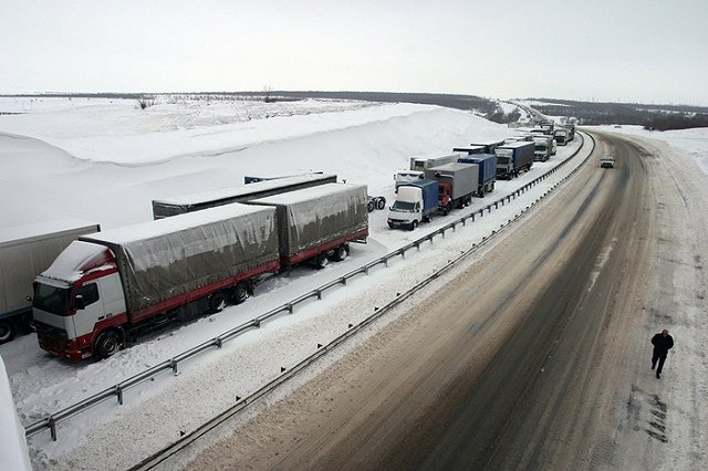 На трассе Екатеринбург — Пермь образовалась многокилометровая пробка