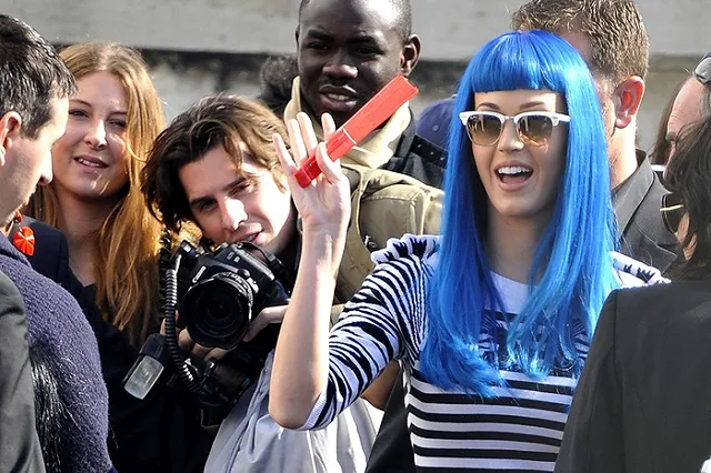 Женщины начали красить волосы в тон джинсам