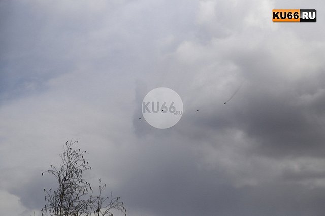 Тренировки к екатеринбургскому параду Победы проходят в небе Каменска-Уральского