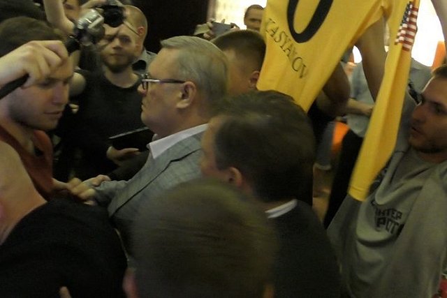 Михаилу Касьянову в Екатеринбурге подарили спортивную форму с номером «0»