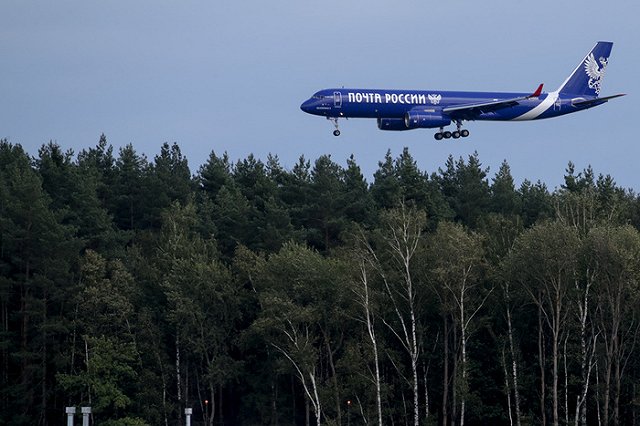 В «Почте России» нашли ответственных за сдутые самолетом посылки