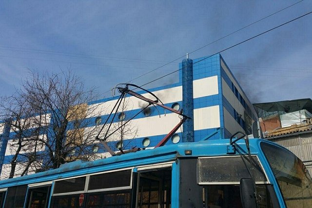 По факту пожара в московском ТРЦ возбудили дело. Число пострадавших растет