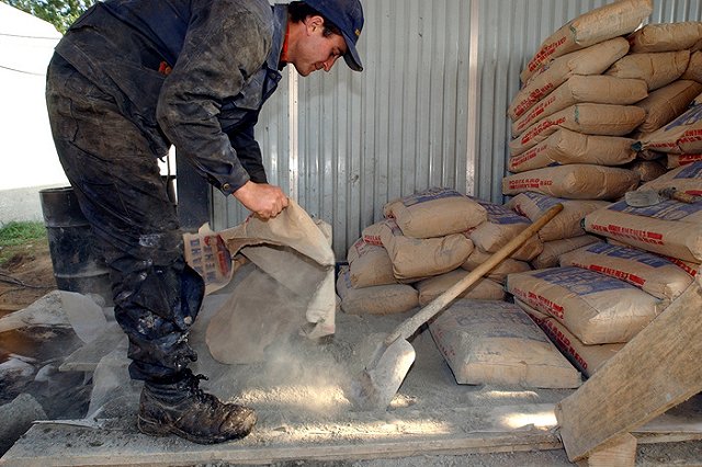 Цементный завод на Урале остановлен из-за превышения выбросов