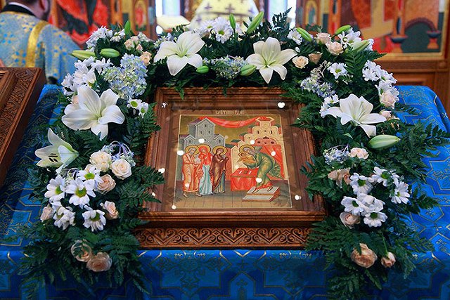 Православные христиане отмечают Сретение Господне