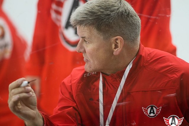 Главный тренер ХК «Автомобилист» заразился коронавирусом