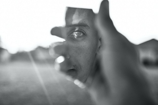 Зажал в арке: в Екатеринбурге ещё одно нападение на молодую девушку