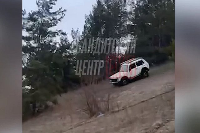 Разочарованный свердловчанин скинул машину с горы