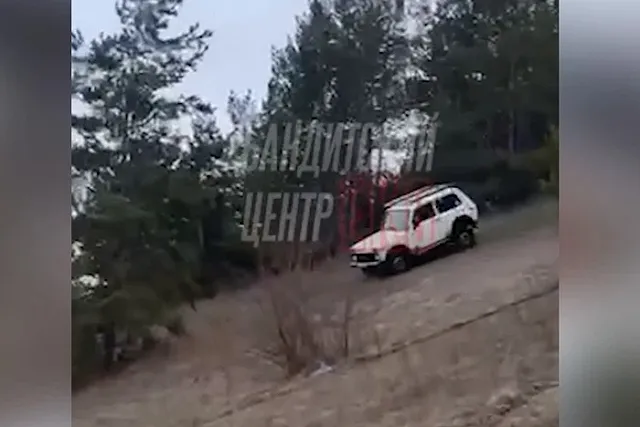 Разочарованный свердловчанин скинул машину с горы