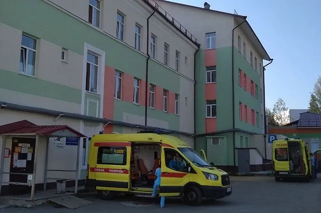 В Екатеринбурге посетителей без маски не пускают в больницу. Законно ли это?