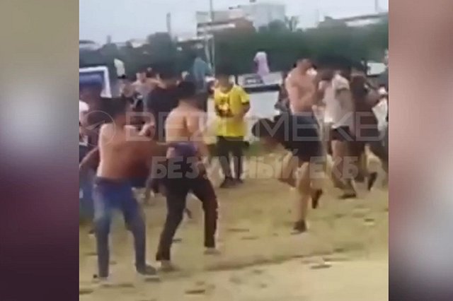 На пляже Екатеринбурга произошла массовая драка