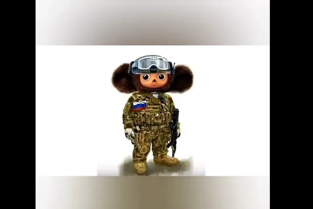 В Екатеринбурге школьница мастерит Чебурашек для бойцов СВО в память об отце