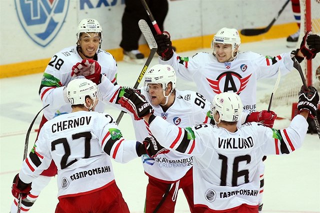 ХК «Автомобилист» обыграл омский «Авангард» со счетом 3:2