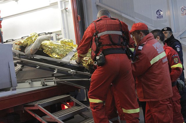 Двое погибших при пожаре в клубе Бухареста получили награды за мужество