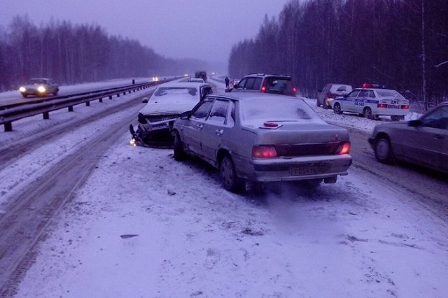 Под Первоуральском произошла массовая авария — столкнулись четыре легковушки