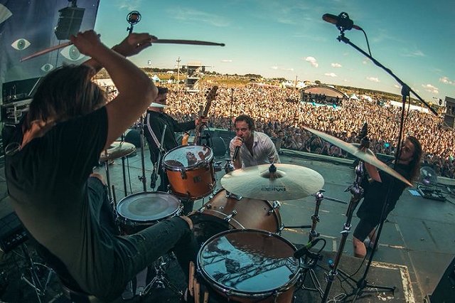 Музыканта группы Animal ДжаZ задержали в Пулково за контрабанду наличных