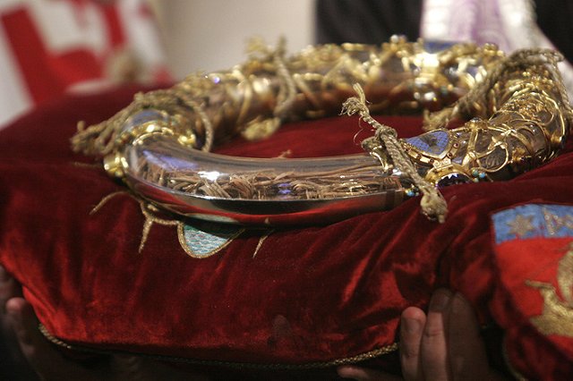 Венец Христа, орган Нотр-Дама, витражи и алтарь не пострадали от огня