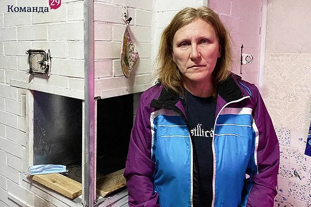 Органы опеки заинтересовались семьей жительницы Луги, которую пнул полицейский