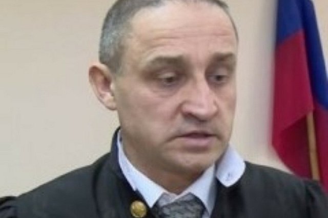 В Екатеринбурге умер судья, наказавший Ройзмана и одного из участников протестов в сквере