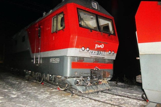 На свердловской станции тепловоз врезался в тупик
