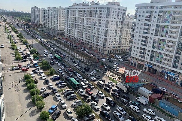 В Академическом вновь образовались огромные пробки