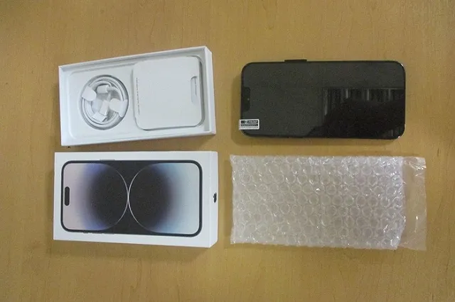 В аэропорту Екатеринбурга у мужчины забрали айфоны