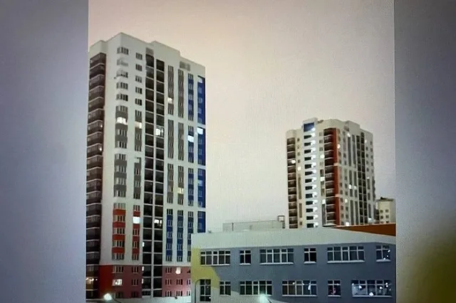 Что случилось? Екатеринбуржцы рассказали про озарённое светом небо среди ночи