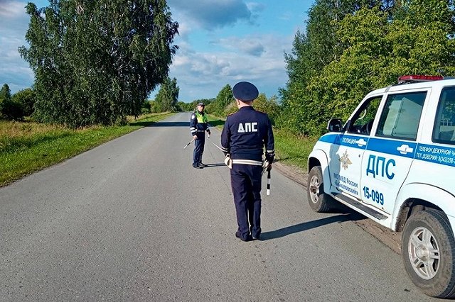 Под Екатеринбургом охранники устроили гонку, но не справились с управлением и влетели в отбойник