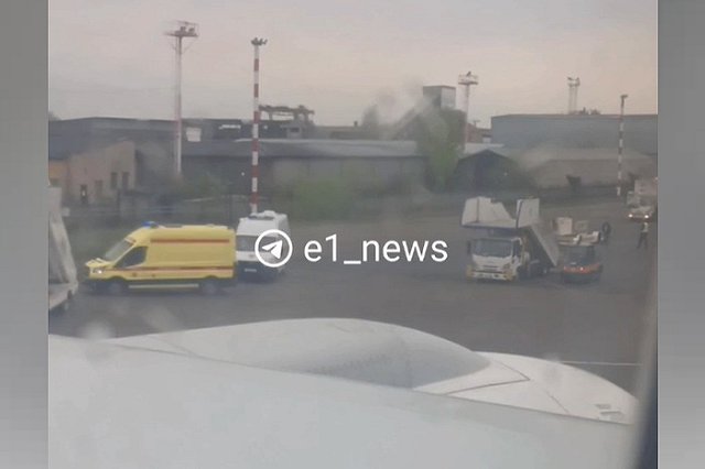 Вылетевший из Екатеринбурга на популярный курорт самолёт экстренно посадили в Иркутске