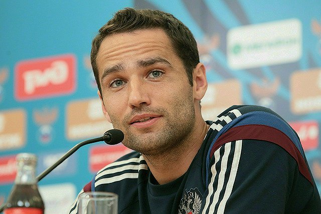 Средняя зарплата футболиста в России составила 67 миллионов рублей