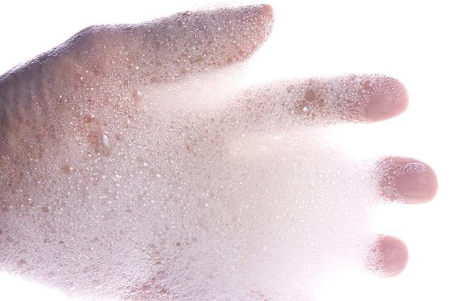 В Японии разработали первый в мире моющийся телефон