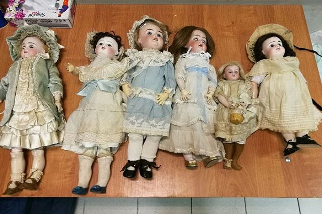 На Шереметьевской таможне пресекли незаконный ввоз партии антикварных кукол