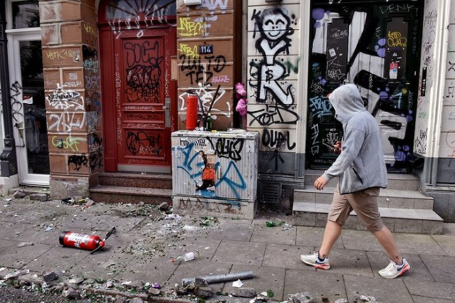 Беженцы в Германии возмутились выходками антиглобалистов в Гамбурге