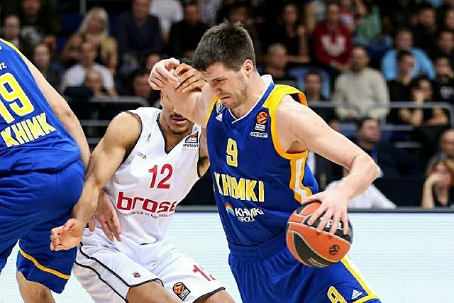 Баскетболистов «Химок» лишили половины зарплаты за плохие результаты