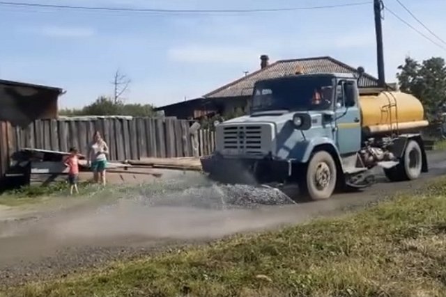 Вы бы там ещё асфальт положили: губернатор Куйвашев пристыдил мэра свердловского города