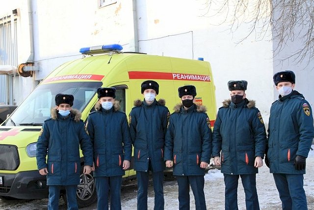 Курсанты Уральского института МЧС России сядут за руль дополнительных машин скорой помощи