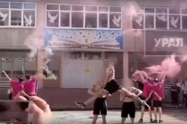 Свердловский депутат упрекнул коллегу за обращение после ЛГБТ-танца школьников в прокуратуру