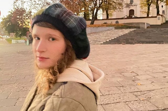 Певица Лиза Монеточка выставила на продажу квартиру в центре Москвы