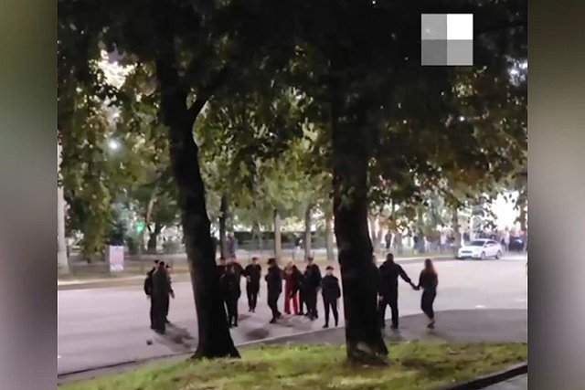 Подростки устроили массовую драку со взрослыми в центре Екатеринбурга